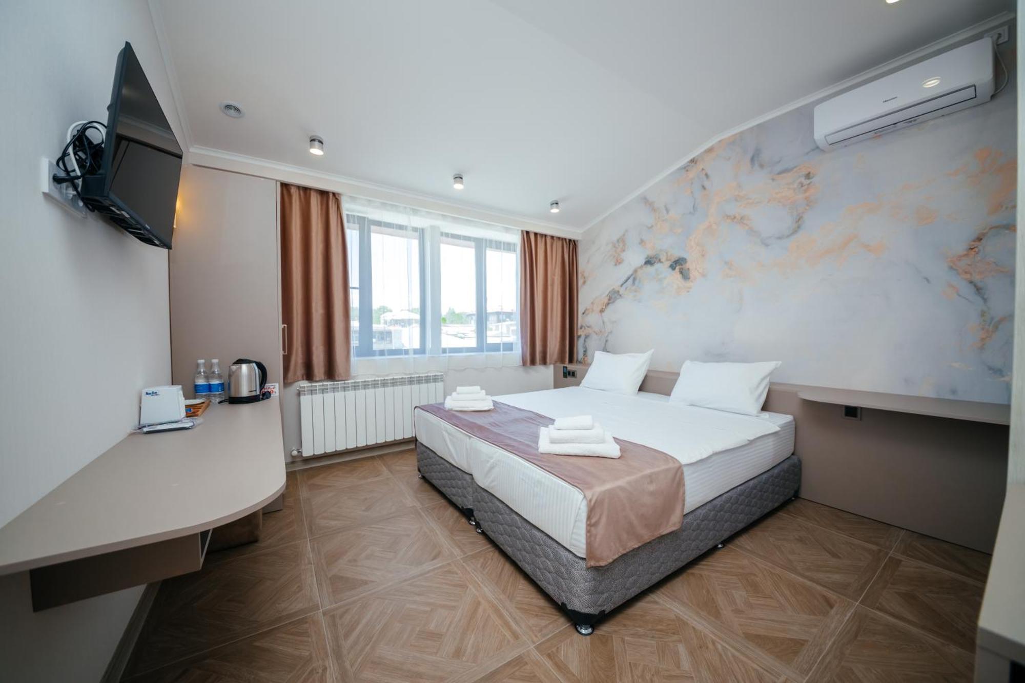 Chief Hotel Гюмри Екстериор снимка