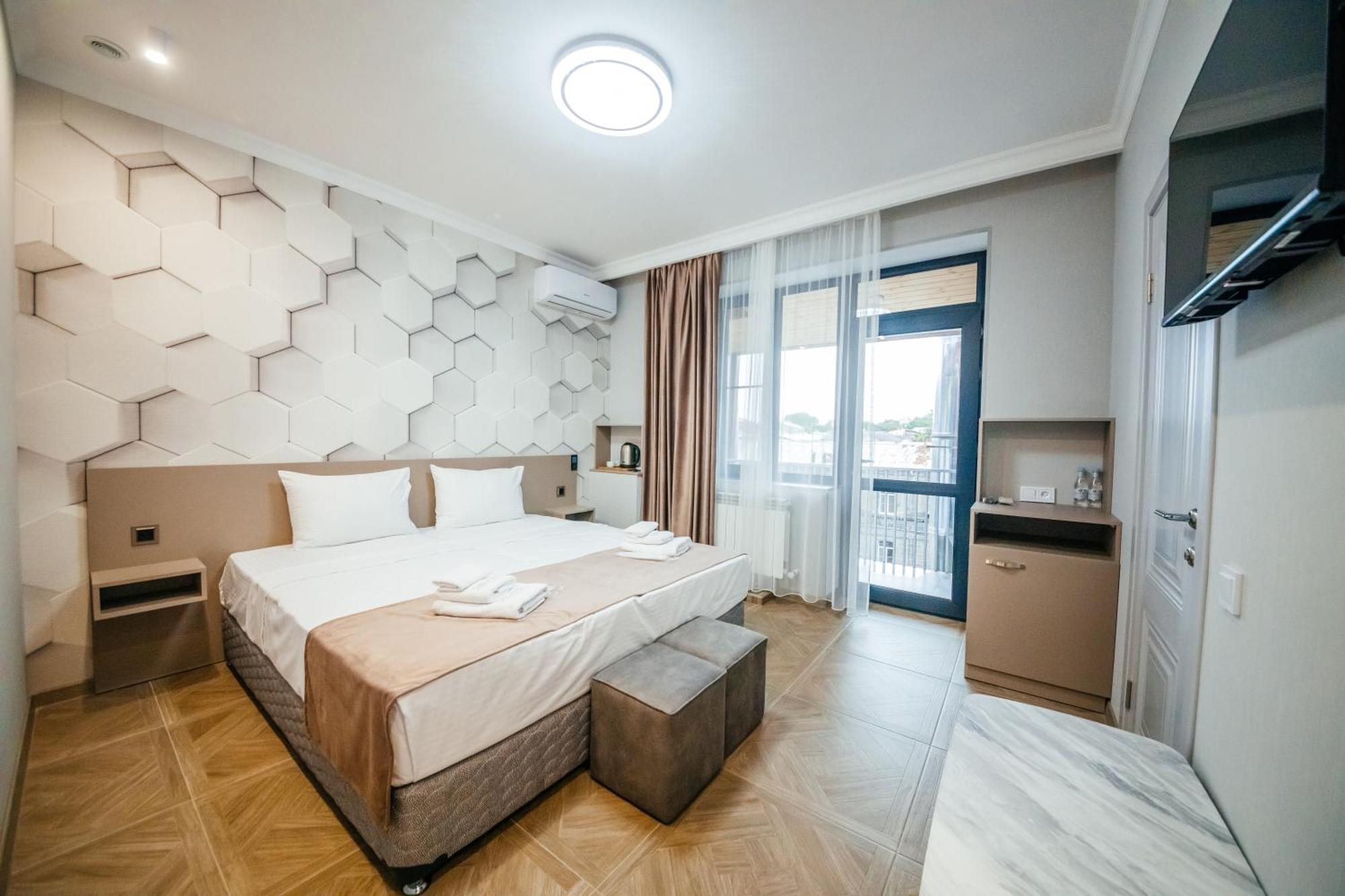 Chief Hotel Гюмри Екстериор снимка