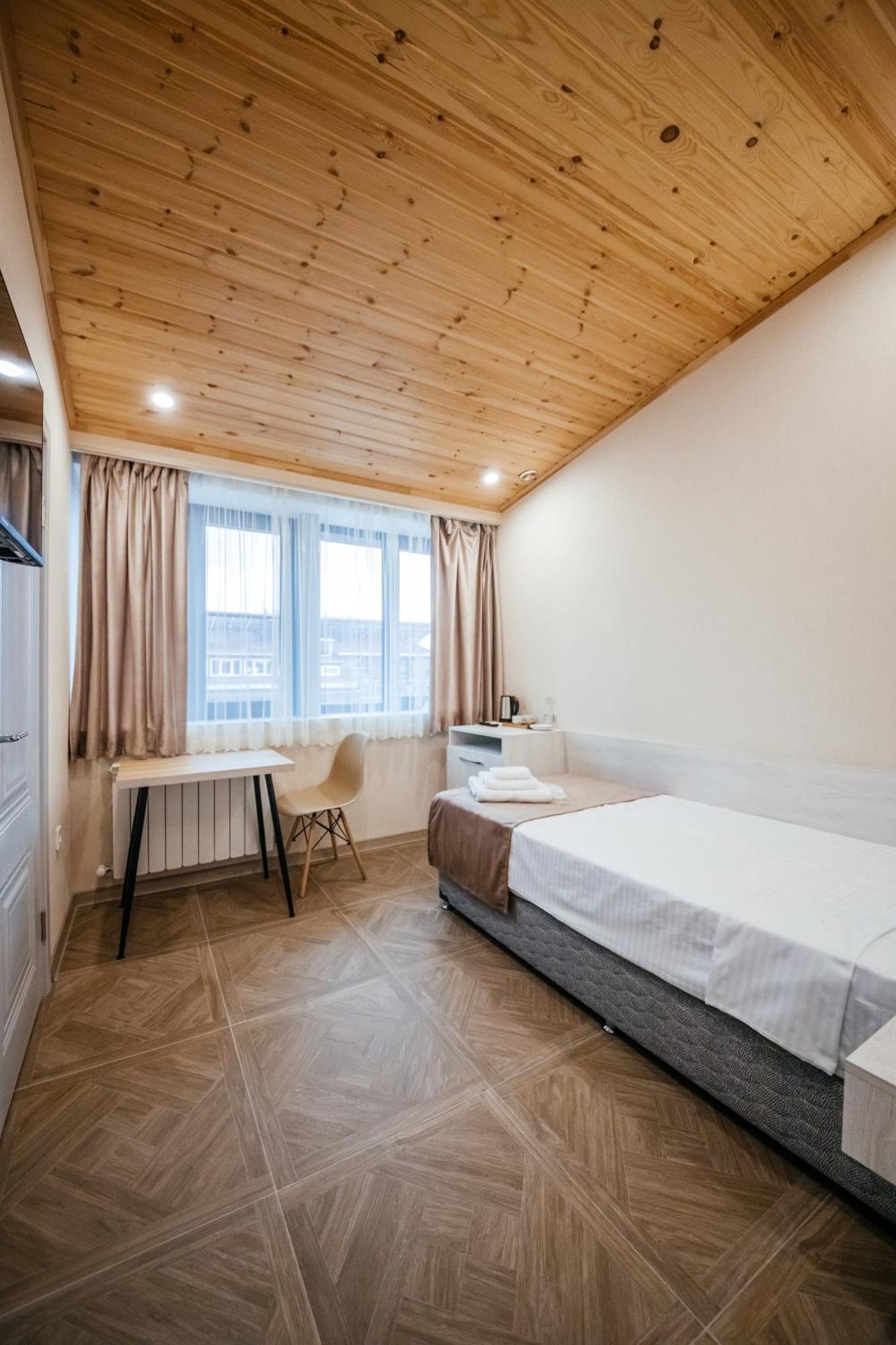 Chief Hotel Гюмри Екстериор снимка