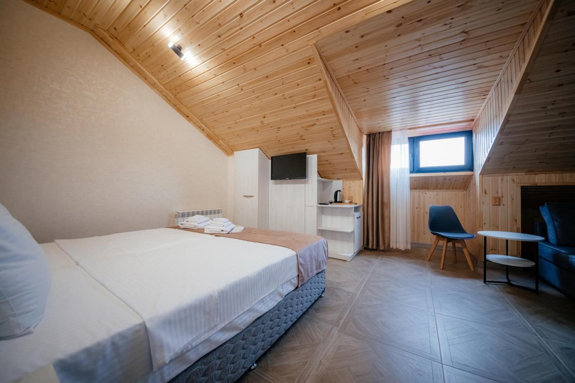 Chief Hotel Гюмри Екстериор снимка