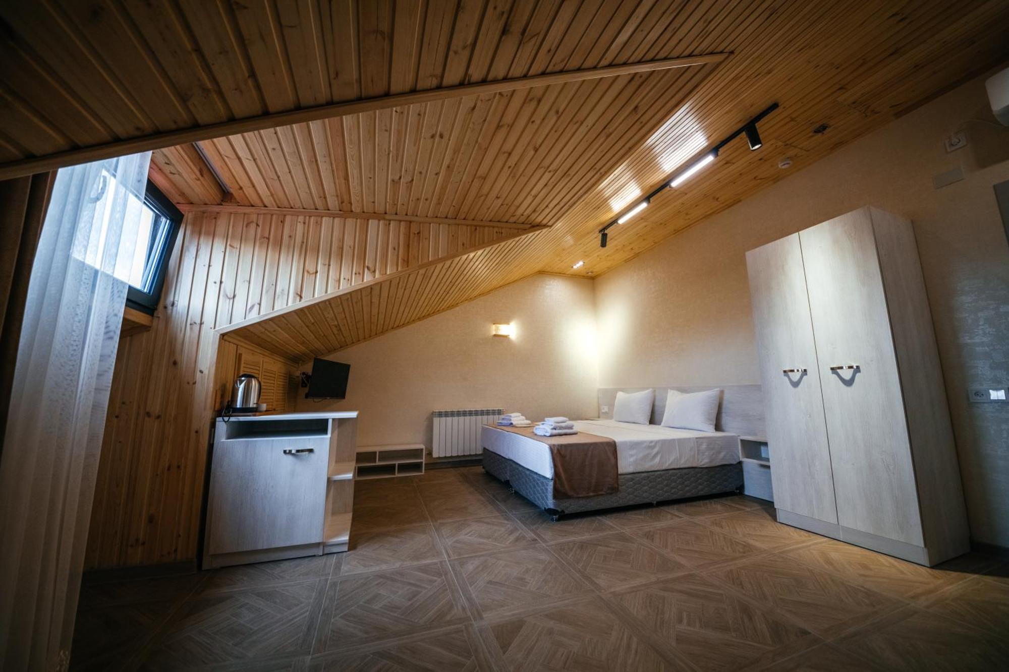 Chief Hotel Гюмри Екстериор снимка