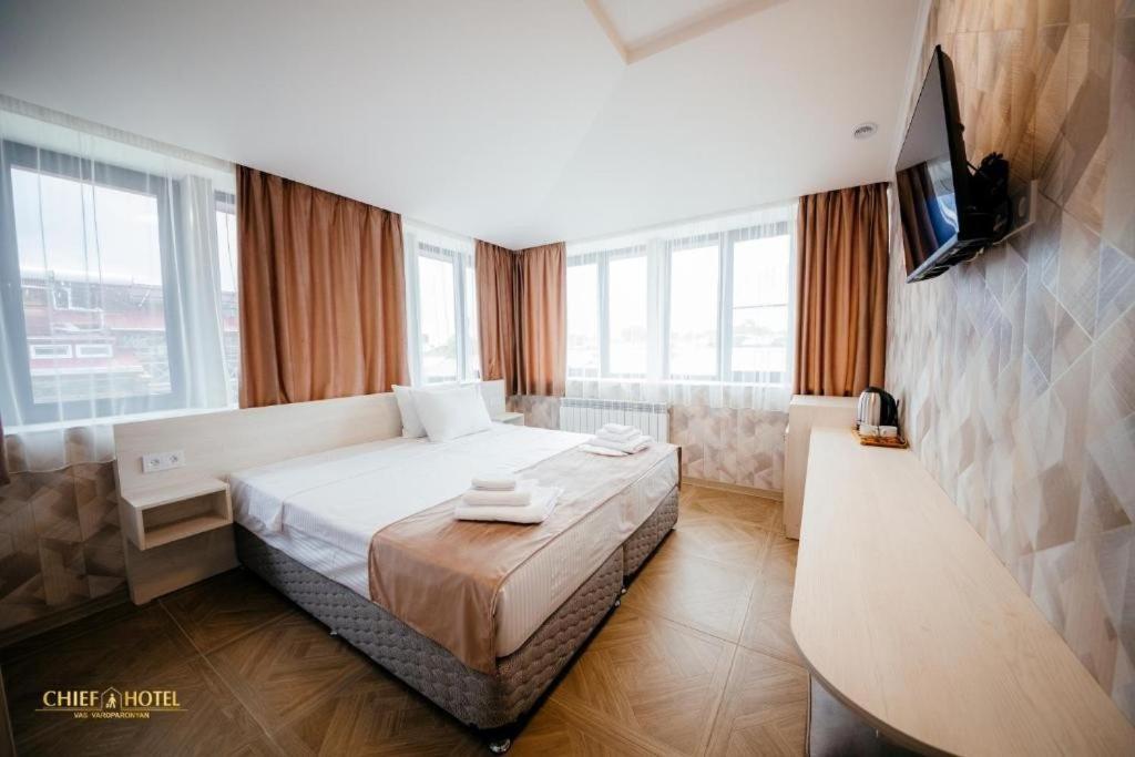 Chief Hotel Гюмри Екстериор снимка