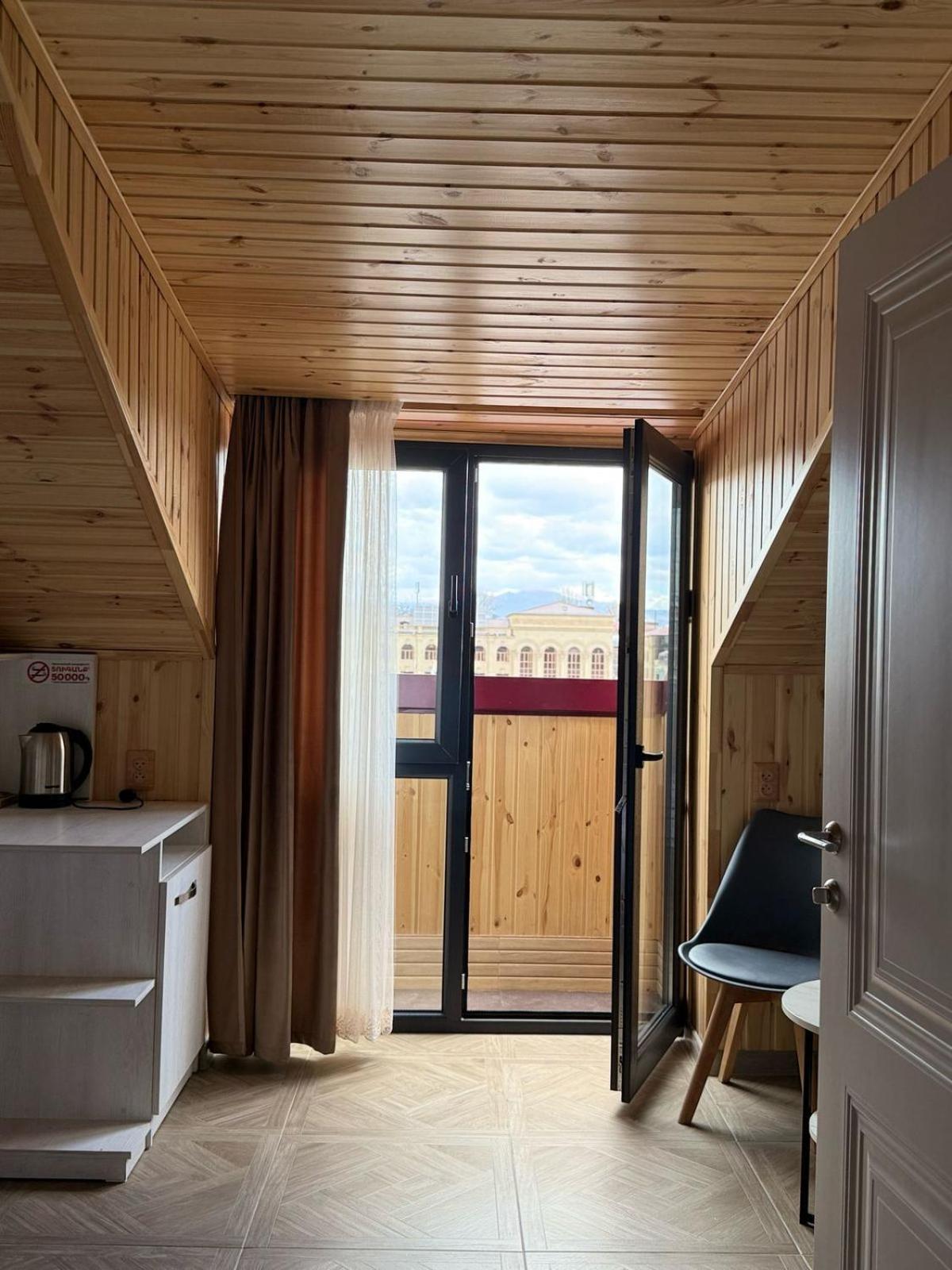 Chief Hotel Гюмри Екстериор снимка