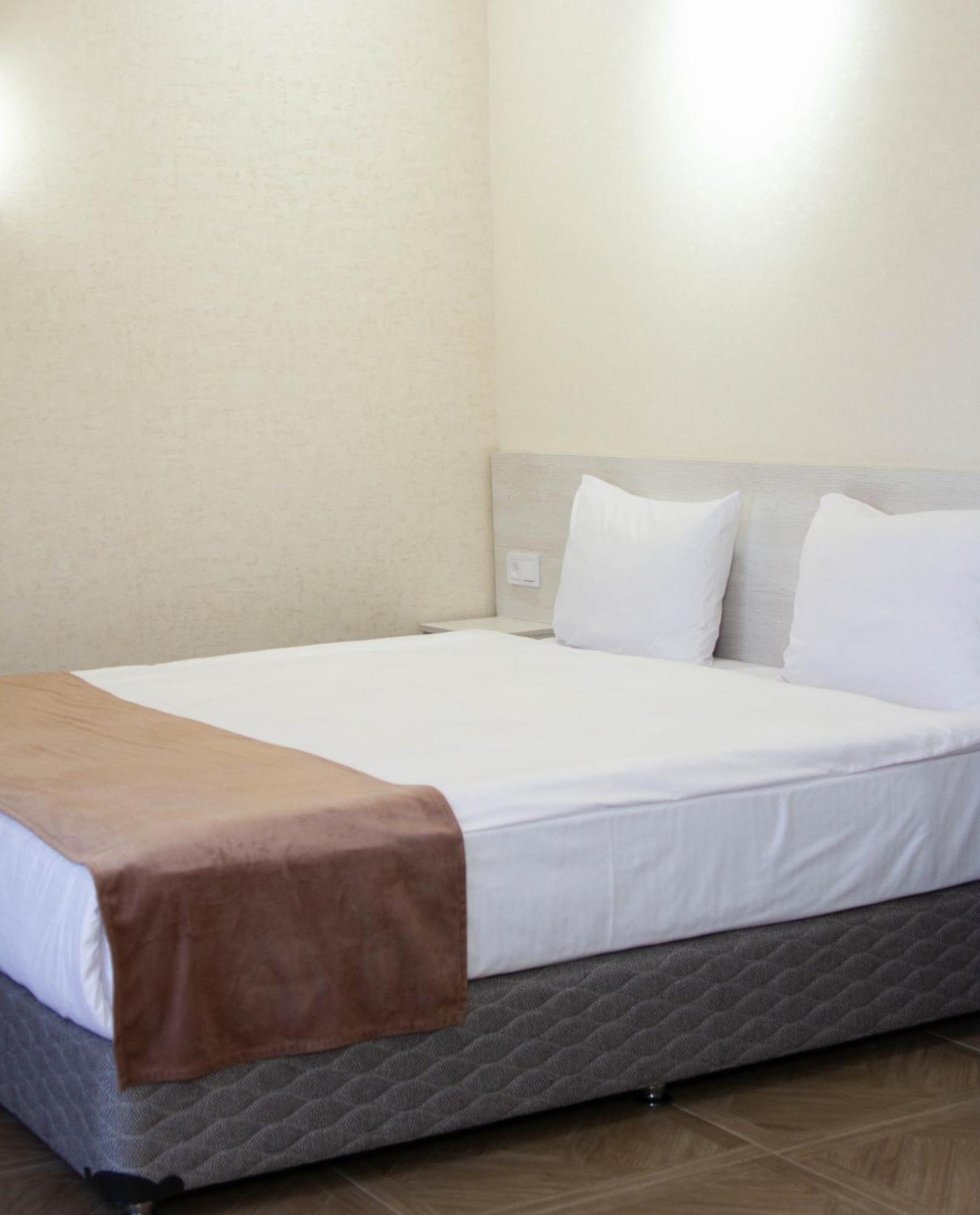 Chief Hotel Гюмри Екстериор снимка